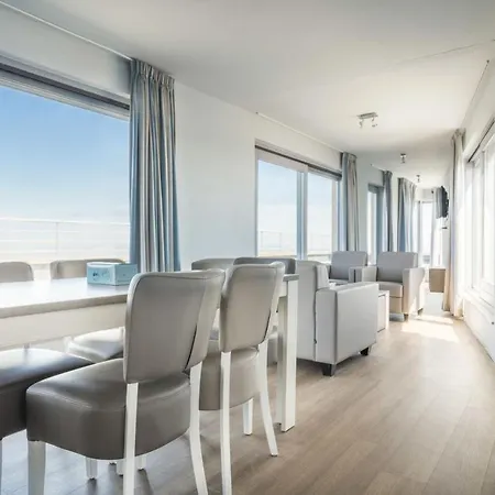 Penthouse For 4 People With Seaview Blankenberge